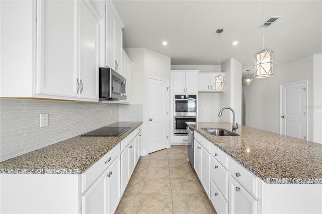 7886 GREENWAY AVENUE, Wesley Chapel, FL 33544