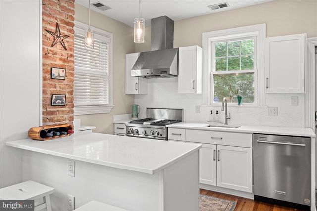 16 E WALNUT ST E, Alexandria, VA 22301
