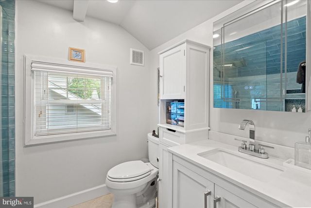 16 E WALNUT ST E, Alexandria, VA 22301