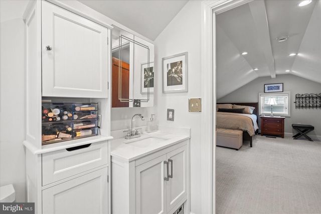 16 E WALNUT ST E, Alexandria, VA 22301