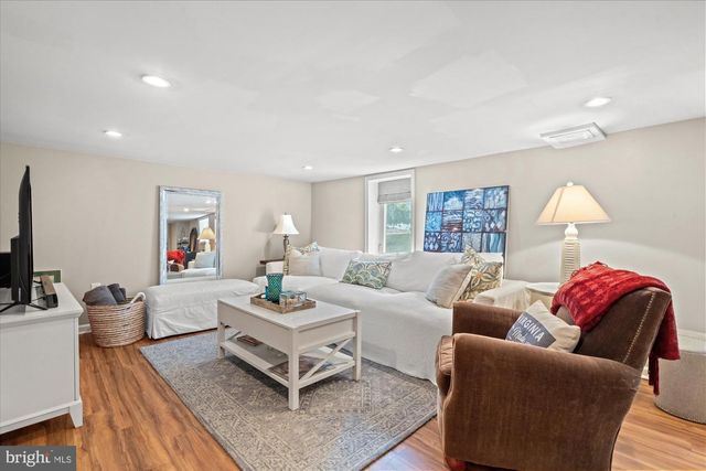 16 E WALNUT ST E, Alexandria, VA 22301