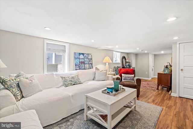 16 E WALNUT ST E, Alexandria, VA 22301