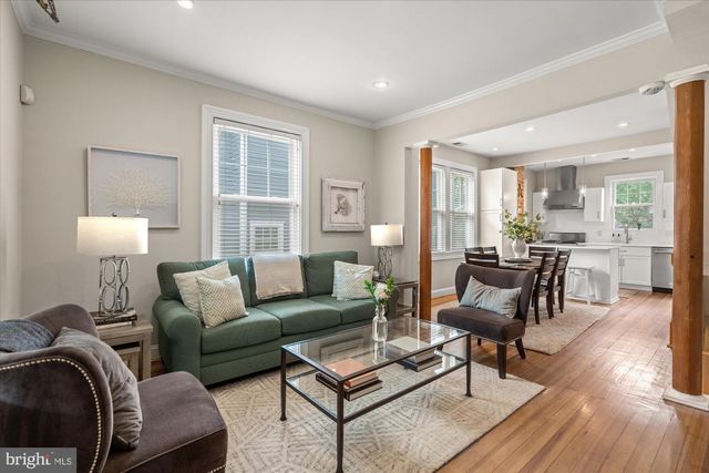 16 E WALNUT ST E, Alexandria, VA 22301