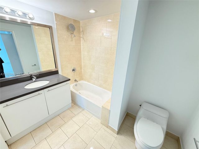 90 SW 3rd St 1809, Miami, FL 33130