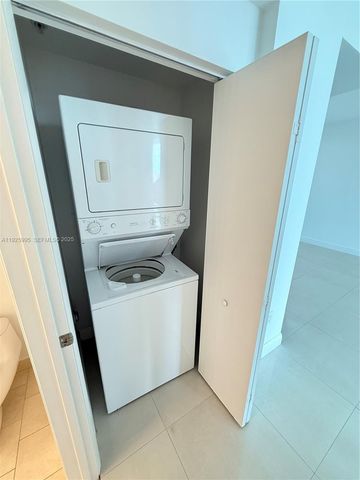 90 SW 3rd St 1809, Miami, FL 33130