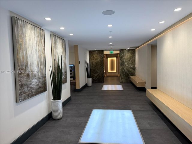 90 SW 3rd St 1809, Miami, FL 33130