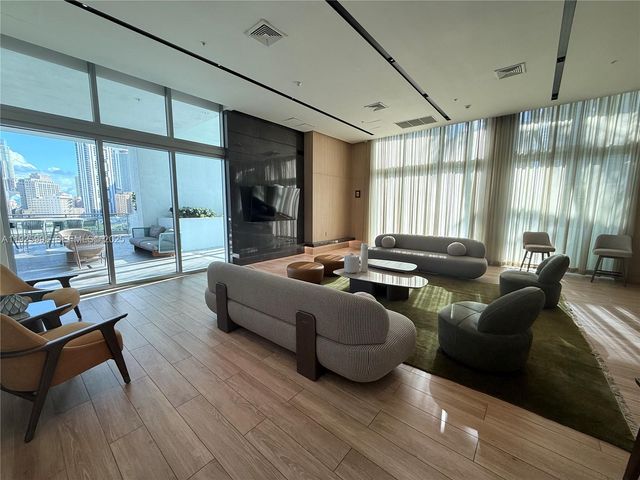 90 SW 3rd St 1809, Miami, FL 33130