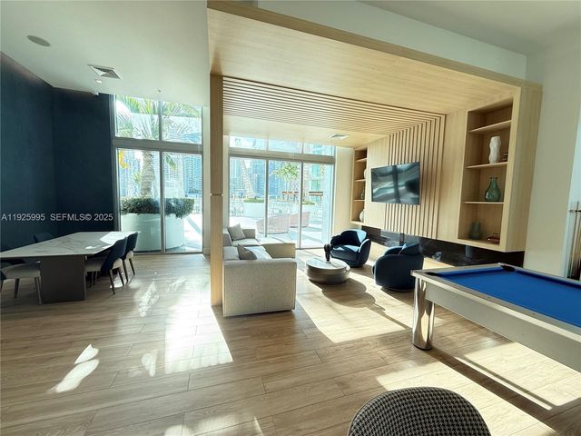 90 SW 3rd St 1809, Miami, FL 33130