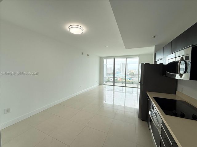 90 SW 3rd St 1809, Miami, FL 33130