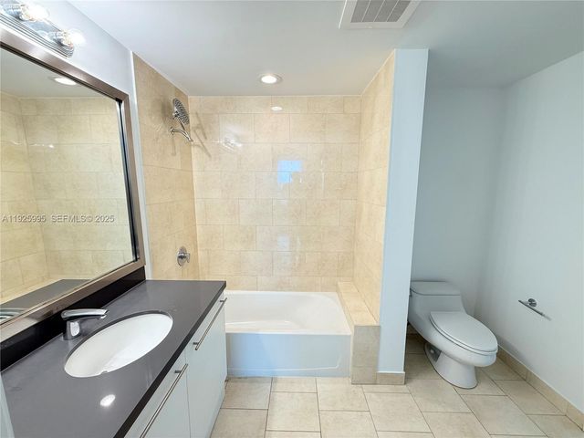 90 SW 3rd St 1809, Miami, FL 33130