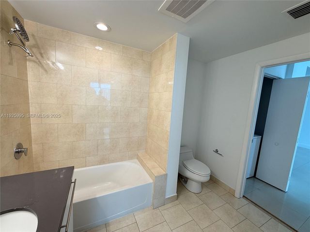 90 SW 3rd St 1809, Miami, FL 33130