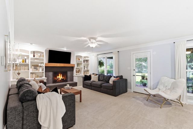 4132 John Alden Lane, Lexington, KY 40504