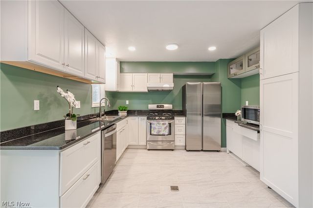 33170 Ledge Hill Drive, Solon, OH 44139