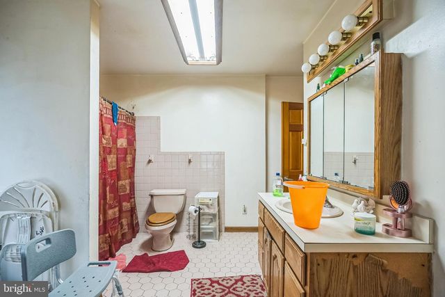 82-84 CHESTER PIKE, Darby, PA 19023