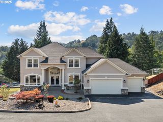2744 Nw DAYSHA Dr, Roseburg, OR 97471