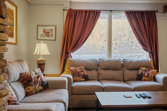 140 Valley Park D4, Killington, VT 05751