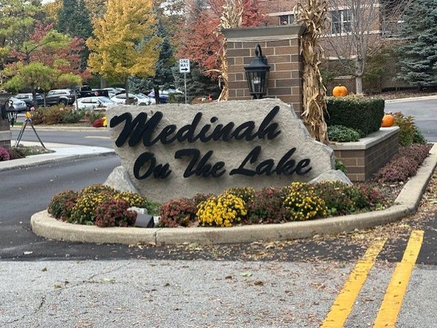 120 Lakeview Drive 109, Bloomingdale, IL 60108