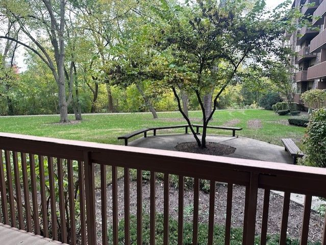 120 Lakeview Drive 109, Bloomingdale, IL 60108