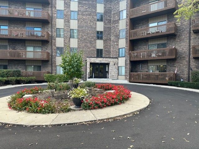 120 Lakeview Drive 109, Bloomingdale, IL 60108