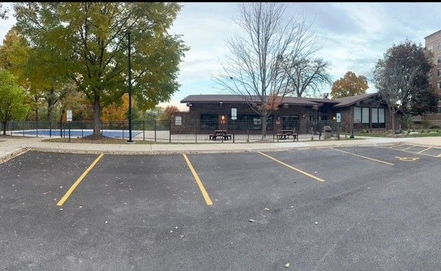 120 Lakeview Drive 109, Bloomingdale, IL 60108