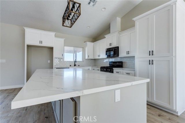 22520 Houston Street, Apple Valley, CA 92308