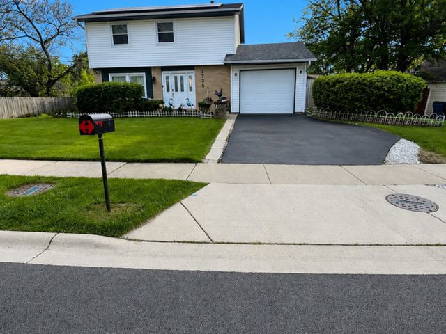 1738 Newport Street, Glendale Heights, IL 60139