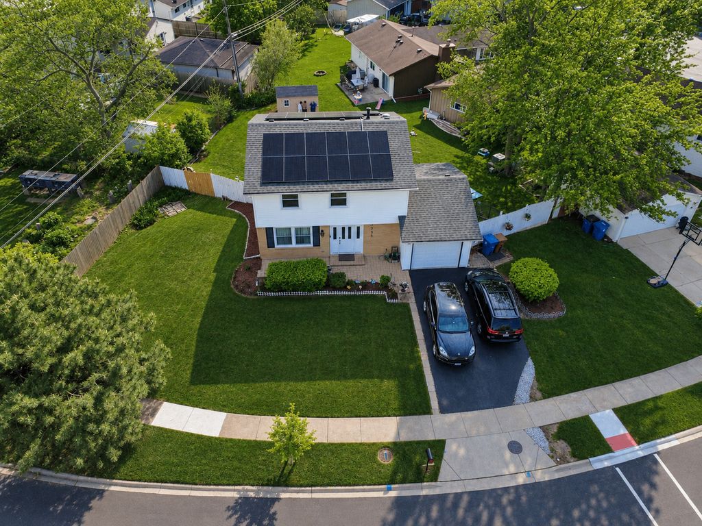 1738 Newport Street, Glendale Heights, IL 60139