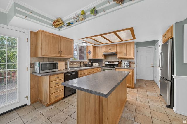 5695 S INWOOD DR, Taylorsville, UT 84129