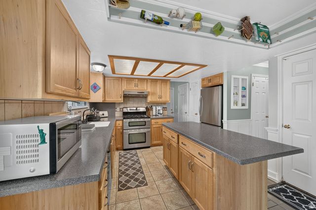 5695 S INWOOD DR, Taylorsville, UT 84129