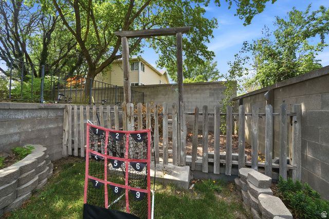 5695 S INWOOD DR, Taylorsville, UT 84129