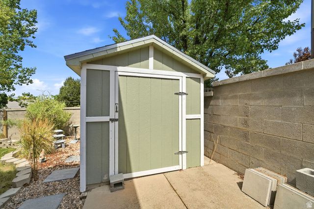 5695 S INWOOD DR, Taylorsville, UT 84129