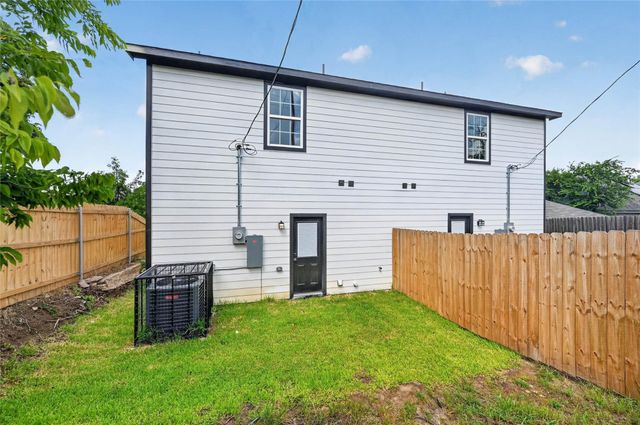 2211 Brookes Street, Fort Worth, TX 76105