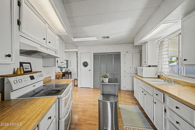 2535 E ORAIBI Drive, Phoenix, AZ 85050