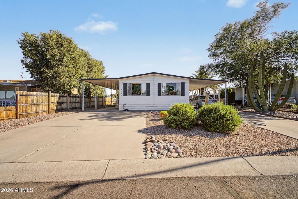 2535 E ORAIBI Drive, Phoenix, AZ 85050