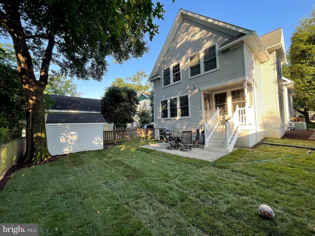 210 N OAK ST, Falls Church, VA 22046