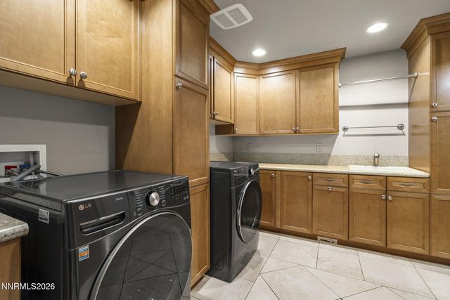 6389 Rey Del Sierra Drive, Sparks, NV 89436