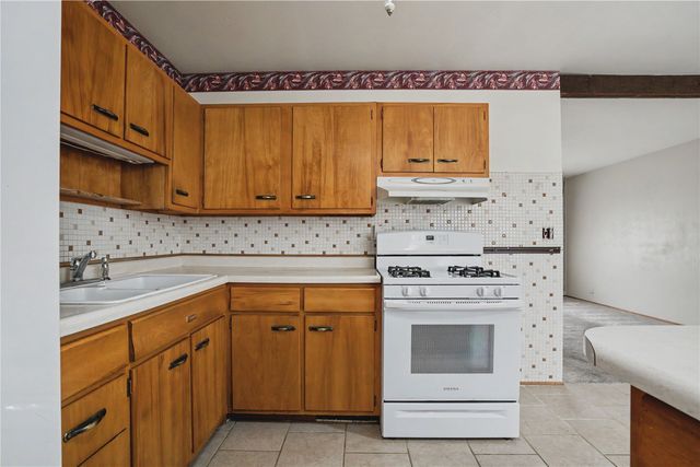 4700 Midway Drive NW, Cedar Rapids, IA 52405