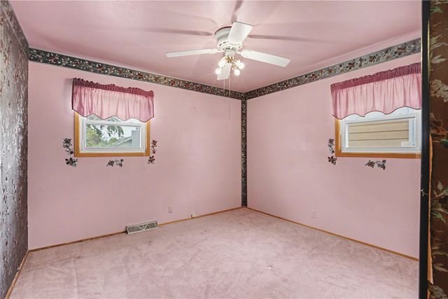 4700 Midway Drive NW, Cedar Rapids, IA 52405