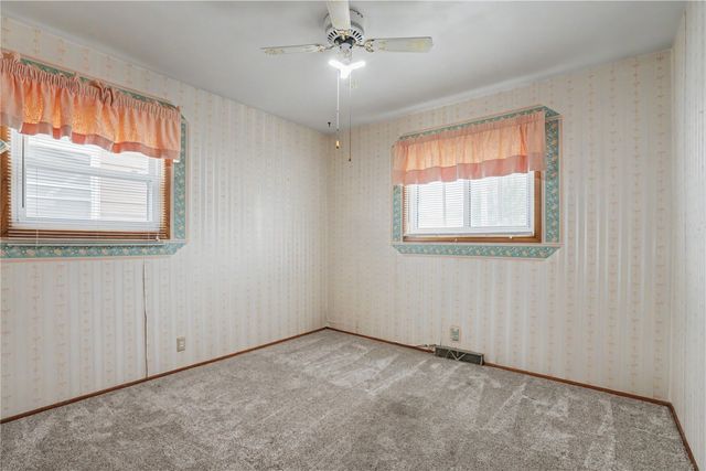 4700 Midway Drive NW, Cedar Rapids, IA 52405