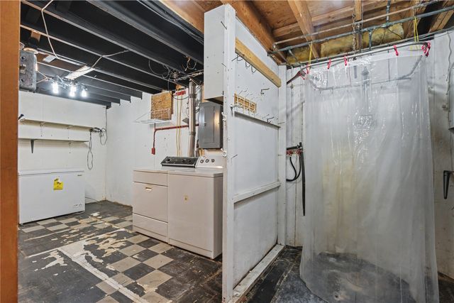 4700 Midway Drive NW, Cedar Rapids, IA 52405