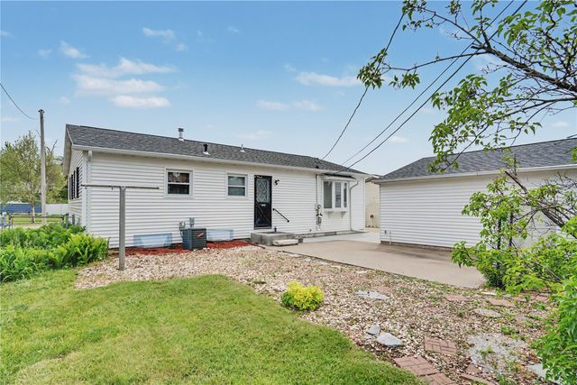 4700 Midway Drive NW, Cedar Rapids, IA 52405