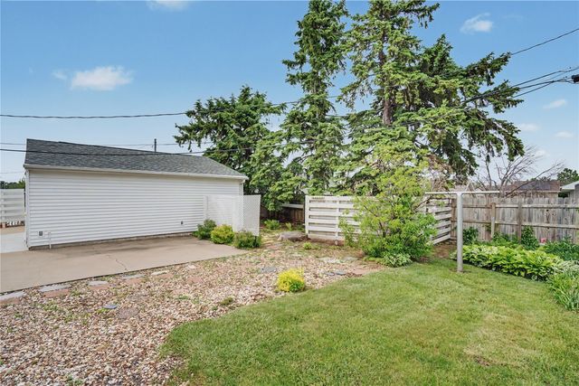 4700 Midway Drive NW, Cedar Rapids, IA 52405