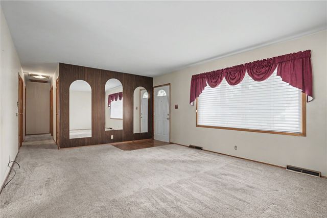 4700 Midway Drive NW, Cedar Rapids, IA 52405