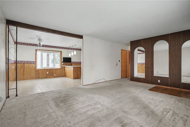 4700 Midway Drive NW, Cedar Rapids, IA 52405