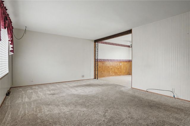 4700 Midway Drive NW, Cedar Rapids, IA 52405