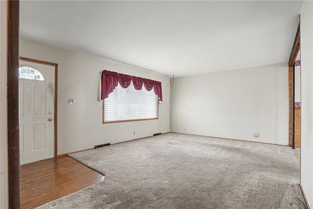 4700 Midway Drive NW, Cedar Rapids, IA 52405