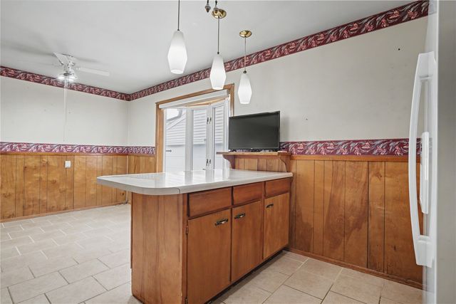 4700 Midway Drive NW, Cedar Rapids, IA 52405
