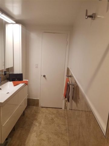 9371 Fontainebleau Blvd I208, Miami, FL 33172