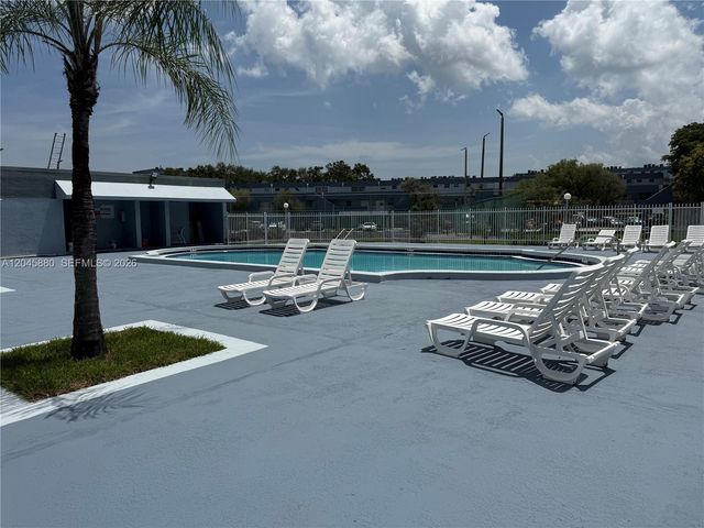 9371 Fontainebleau Blvd I208, Miami, FL 33172