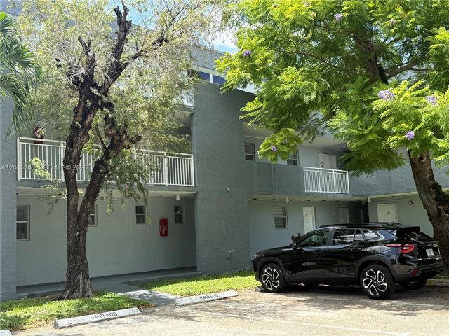 9371 Fontainebleau Blvd I208, Miami, FL 33172